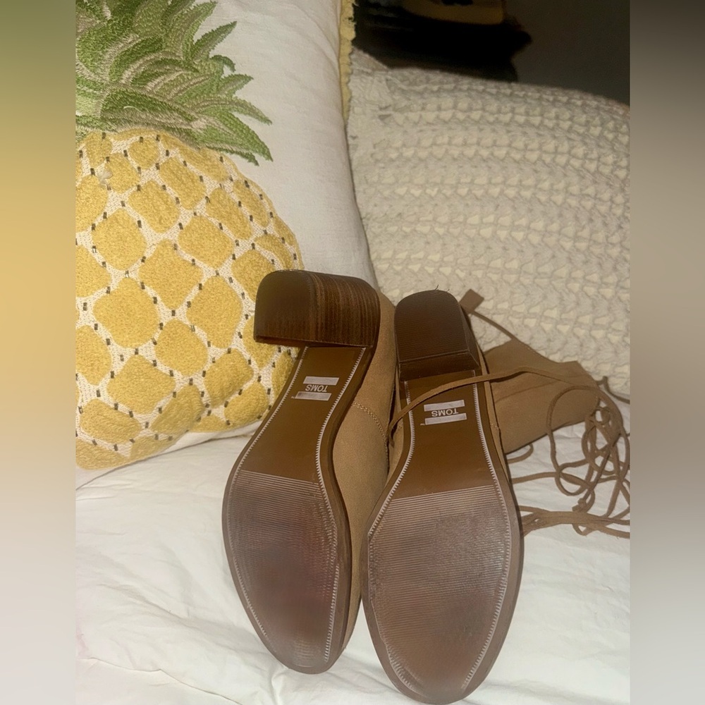 Toms Mila Toffee Wrap Laces Suede stacked Block 3” Heel Boots 10 Pristine $98 - Picture 9 of 14